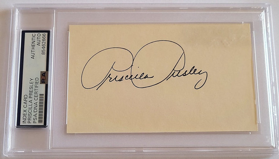 Priscilla Presley Autogramm - Elvis Legacy- PSA Slab im Rahmen 23x32 cm