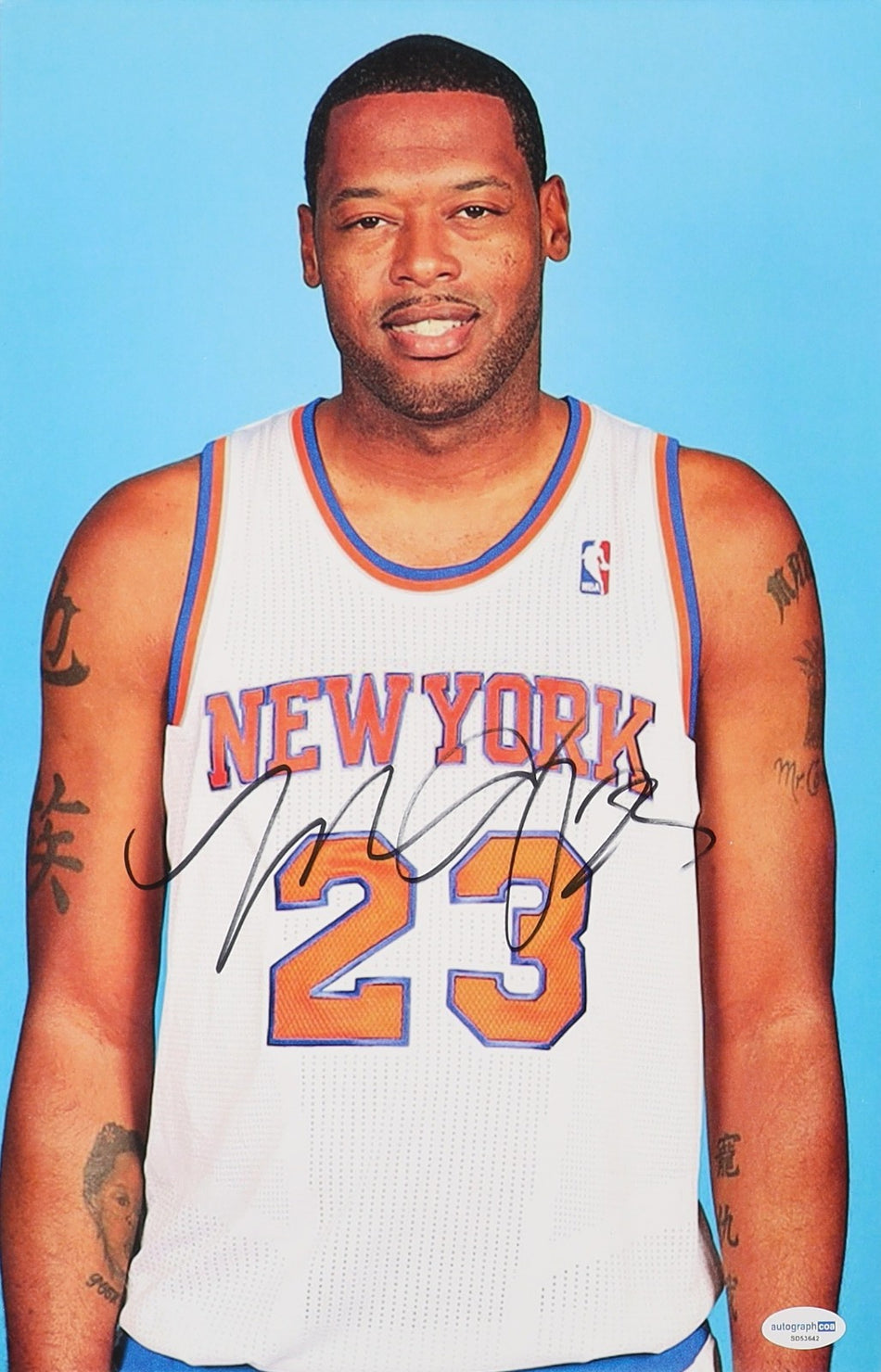 Marcus Camby – Original Autogramm auf 28 x 43 cm Foto mit COA (ACOA)