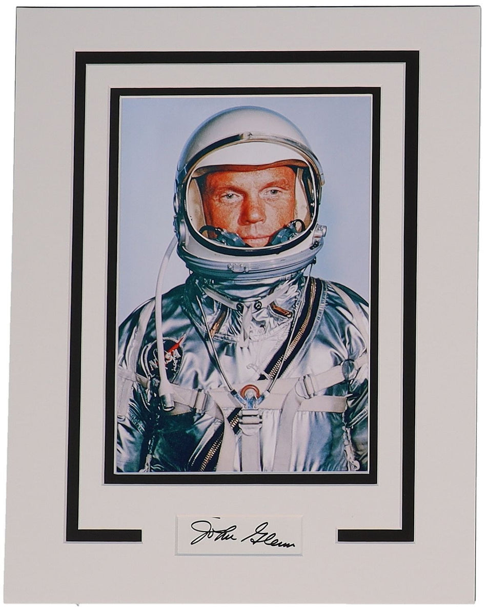 John Glenn (erster Amerikaner im All) 28 x 36 cm Autogramm Cut-Display mit COA